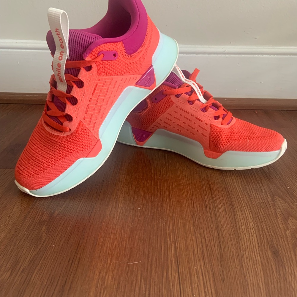 While on Earth Women’s Trainer
